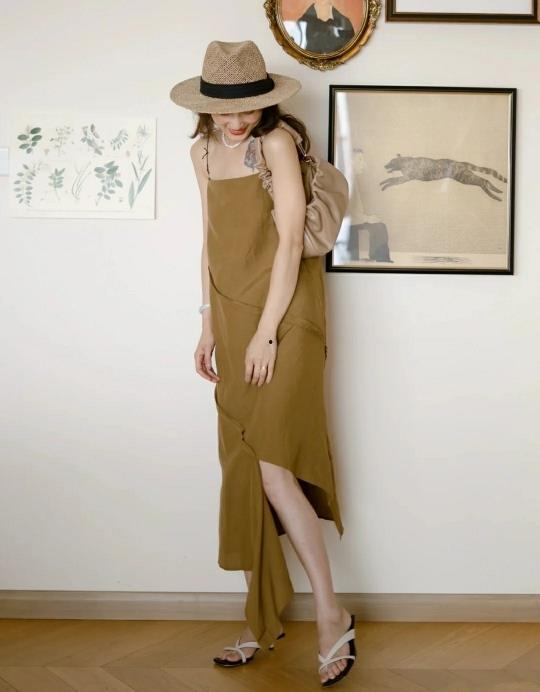 网红手机壳吊带连衣裙